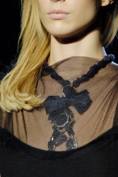 Look 28